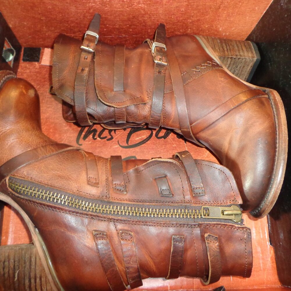 FIRM FREEBIRD by Steven Baker Distressed Leather Boots 7 Zip Closure Buckles